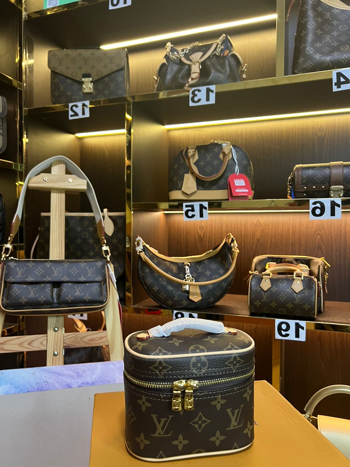 VANITY 16 NANU super master real leather